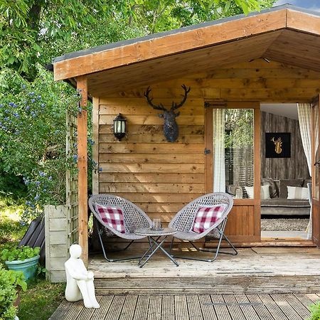 Вилла The Log Cabin With Private Hot Tub, Бат Экстерьер фото